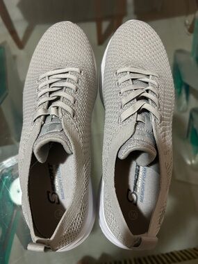 Skechers Men’s Beige Knit Lace-Up Sneakers